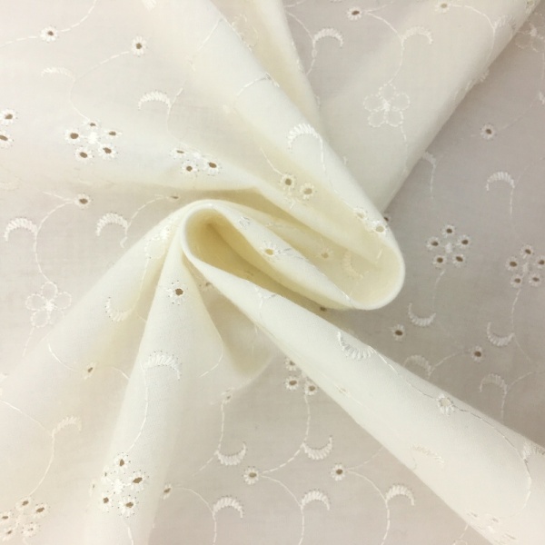 5 Hole Broderie Anglaise CREAM